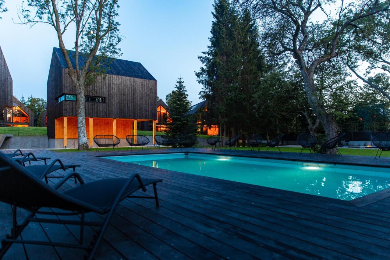 Camppinus Park Villa Jezierzany Exterior photo